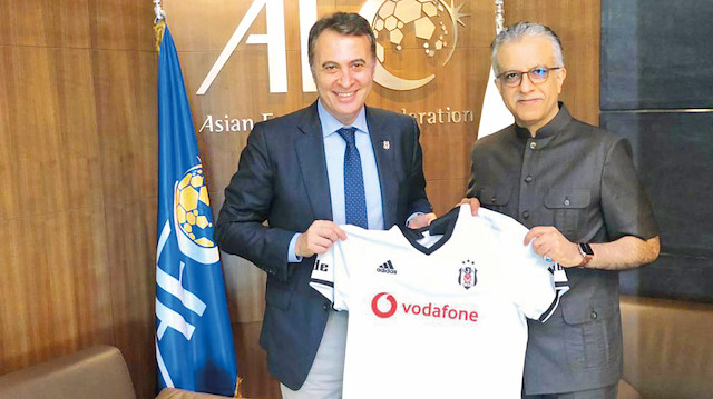 Başkan Fikret Orman tarafından, ziyaretin sonunda Salman Bin Ebrahim Al Khalifa’ya Beşiktaş forması ve plaket takdim edildiği aktarıldı.
