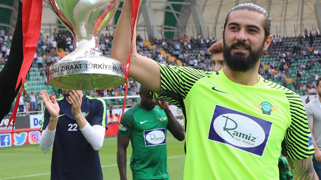 Fatih Öztürk Akhisarspor'da Türkiye Kupası ve Süper Kupa alma başarısı gösterdi.