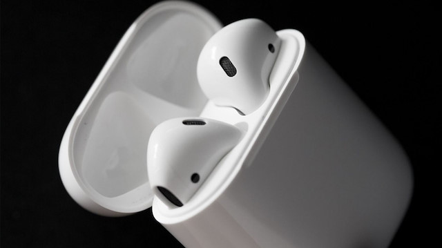 Apple, yeni AirPods'u tanıttı: 'Kablosuz şarj ve Siri aktivasyonu'