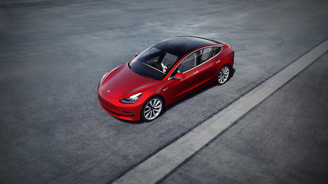 Uygulanan yeni yazılım ile birlikte Model 3 ailesinin gücü yüzde 5 oranında arttı.