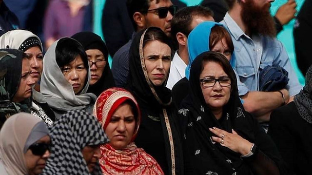 رئيسة وزراء نيوزلندا تقرأ حديثا للنبي محمد في تأبين ضحايا المسجدين (شاهد)