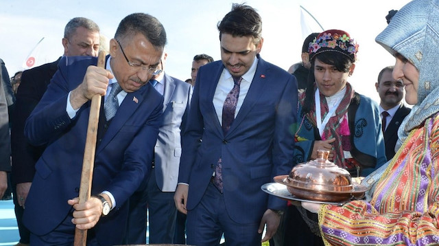 YTB'nin Eskişehir’de düzenlediği Nevruz kutlamalarına Cumhurbaşkanı Yardımcısı Fuat Oktay da katıldı. 