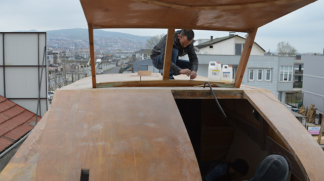 Uzak Doğu gemilerinde çalışan ve uzun yıllar mavi sularda kaptan olarak görev yapan Balcı, denize olan tutkusu nedeniyle 10 yıl önce tekne tasarlamaya başladı.