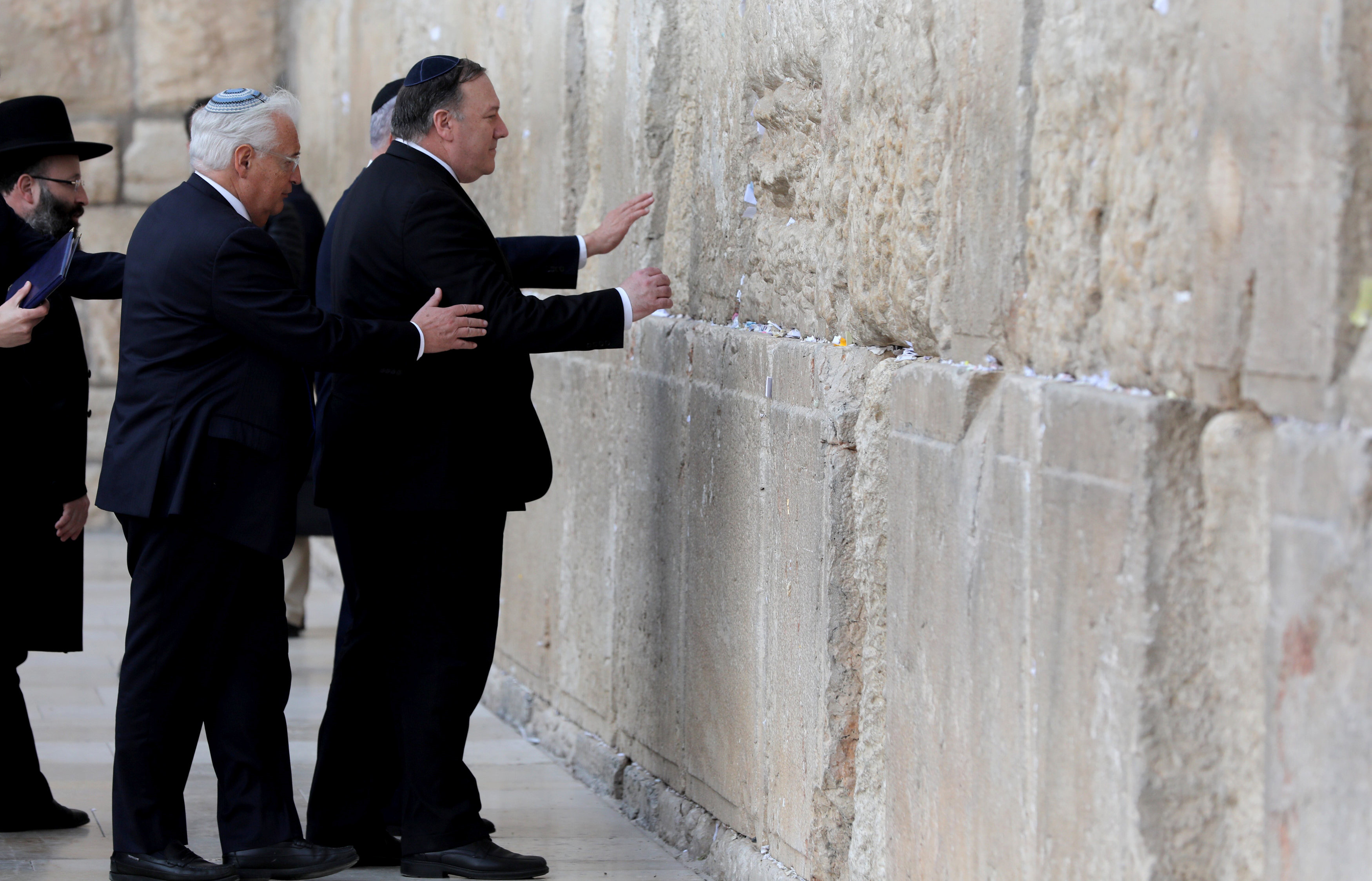 Pompeo İsrail'e ziyaretinde Ağlama Duvarı'nı ilk kez İsrailli üst düzey bir siyasi yetkiliyle ziyaret etti. 