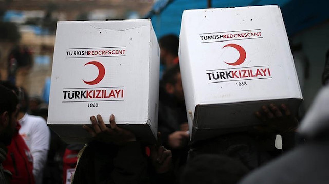 الهلال الأحمر التركي يوزع ألف سلة غذائية بمأرب اليمنية