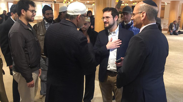 New York'taki sinagog, kapılarını Müslümanların cuma namazına açtı  
