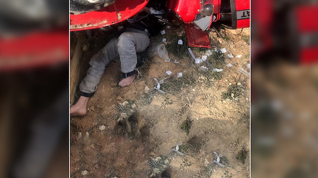 Jandarma ekipleri B.Ö.'yü traktörün altında sıkışmış halde buldu.