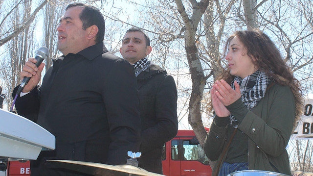 Terör örgütü propagandası yapan HDP Parti Meclis Üyesi Alper Öztürk ve 3 kişi tutuklandı.