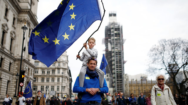 Yüz binlerce Brexit karşıtı İngiliz sokağa çıktı: Halka bırakın