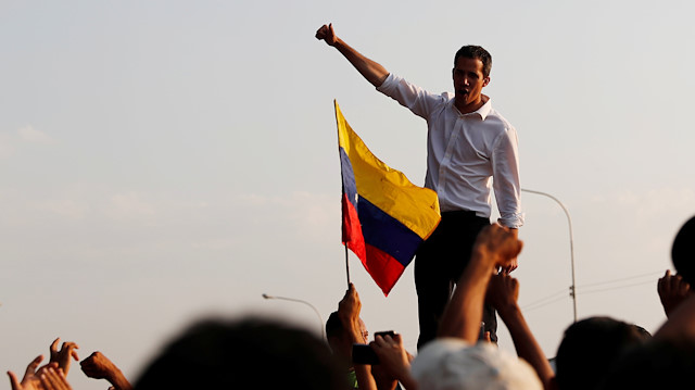Venezuela'da kendini geçici devlet başkanı ilan eden ​Guaido.