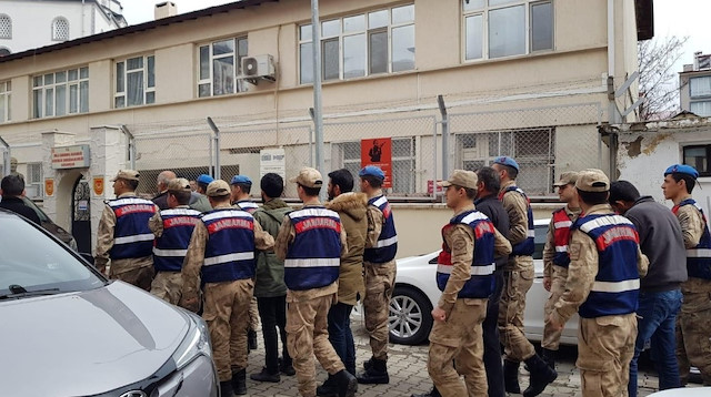 Karakoçan ilçesinde belirlenen adreslere operasyon düzenleyen ekipler, 7 şüpheliyi gözaltına aldı.