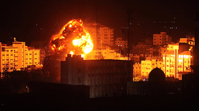 İsrail, Gazze kent merkezindeki sivil yerleşimleri hedef alıyor