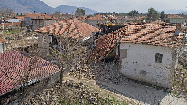 Acıpayam ilçesinde 20 Mart'ta yaşanan 5,5 büyüklüğündeki depremin ardından bugüne kadar bölgede binin üzerinde artçı sarsıntı meydana geldi.
