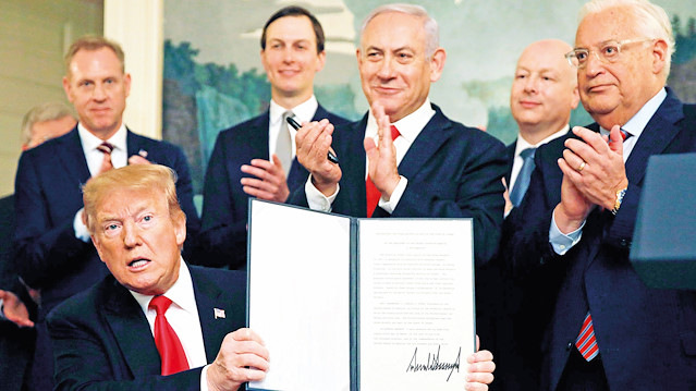 ABD Başkanı Donald Trump, 'Golan Tepeleri üzerinde İsrail'in işgalini ABD'nin resmen tanıdığını' ilan eden başkanlık kararını imzaladı.