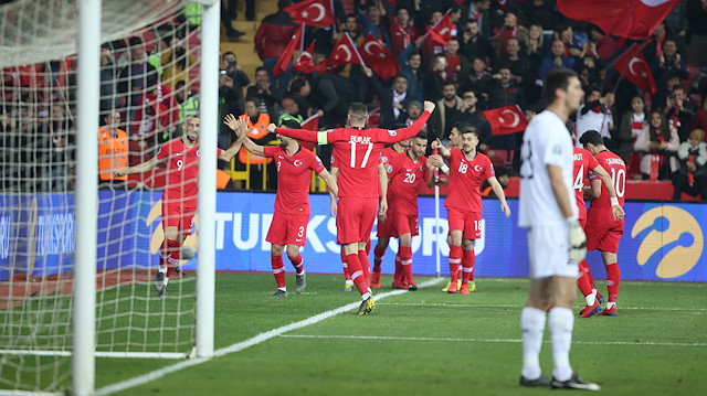 Burak Yılmaz, Arnavutluk maçında attığı 1 gol ve yaptığı 1 asistin ardından Moldova maçında da Cenk Tosun'a asist yaptı.