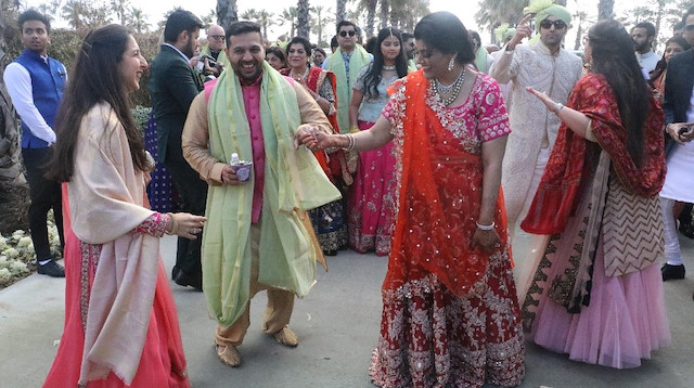 Antalya’da paha biçilemeyen Hint düğünleri sezonu başladı.