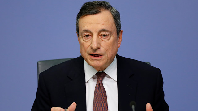 Draghi, ekonomik görünümdeki belirsizliklerin daha kötüye gitmesi halinde ECB'nin müdahaleye hazır olduğuna dikkati çekti.