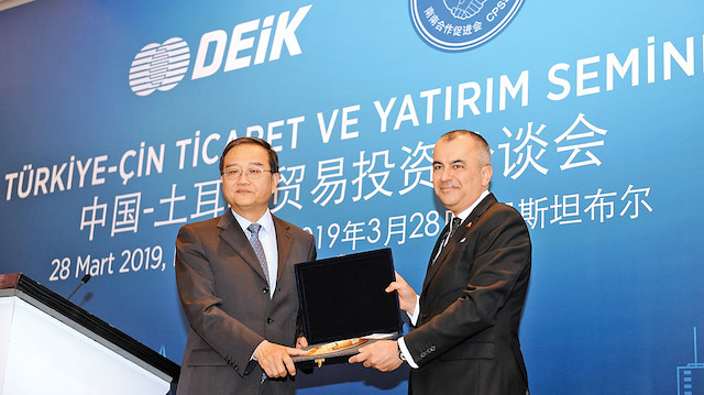 Deng Li ve Murat Kolbaşı (Sağda)