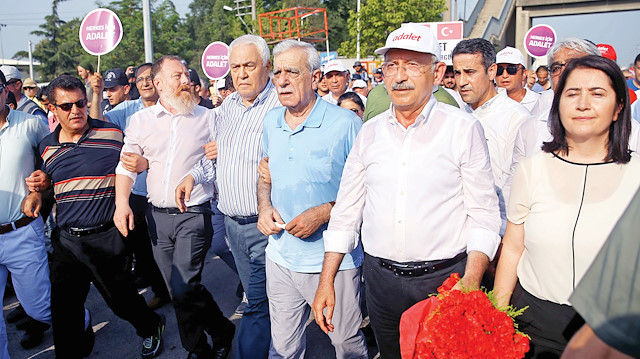 HDP'liler CHP yürüyüşüne katılmışlardı.