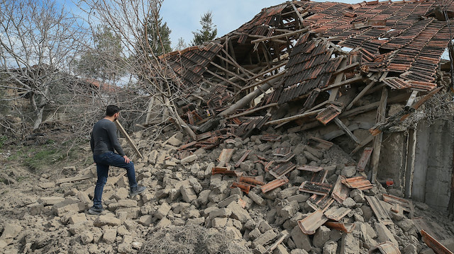 Acıpayam'da geçtiğimiz haftalarda meydana gelen depremde yıkılan evlerden biri.