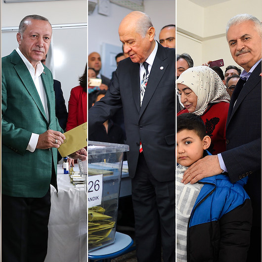 Siyasiler oylarını kullandı