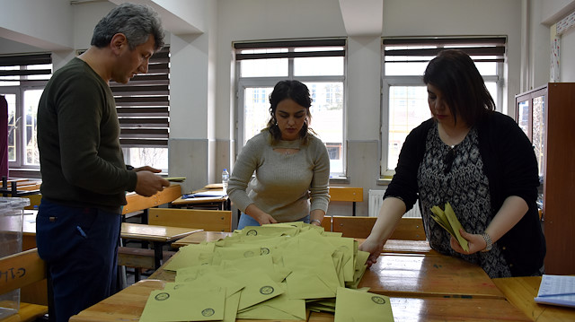 Türkiye genelinde oy verme işlemi sona erdi.  