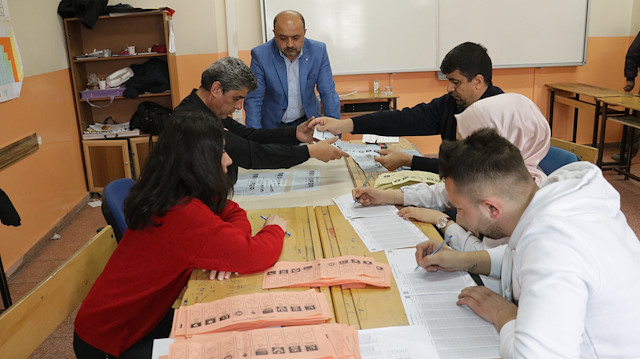 Türkiye genelinde oy verme işlemi sona erdi.
