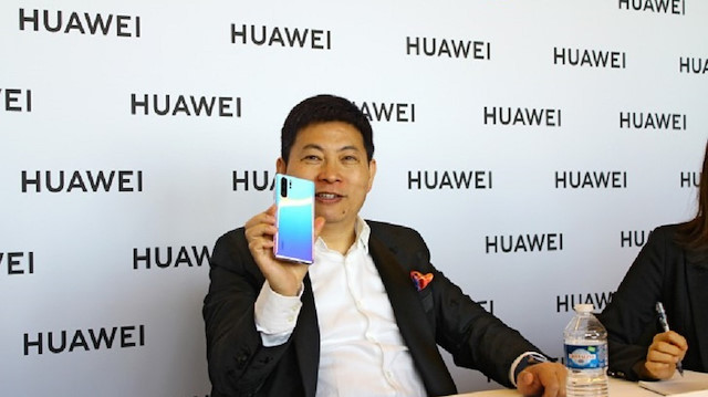 Huawei: Katlanabilir telefonlar ucuzlayacak!