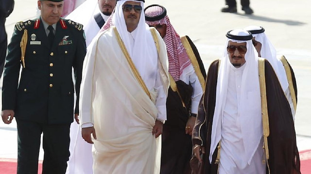 هل ​الملك سلمان  وراء انسحاب أمير قطر من القمة العربية؟... ماذا حدث؟