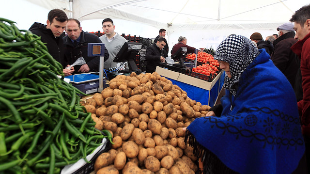 Ankara’daki tanzim satış noktalarında toplam 6 bin ton meyve, sebze ve bakliyat satıldı.