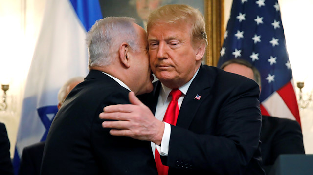Netanyahu'nun Trump'la yakınlaşması ve Demokratlarla ilişkiyi kötü yönetmesinin oradaki Yahudileri olumsuz etkileyeceği yorumlar yapılıyor. 