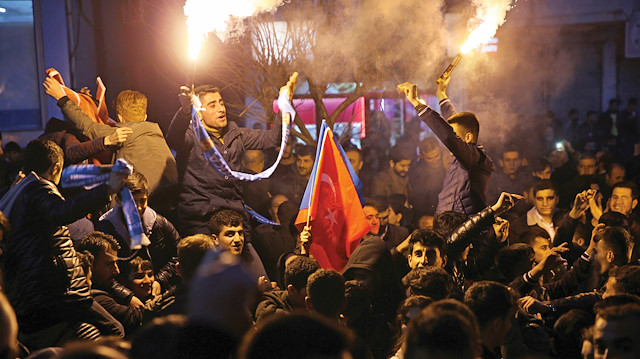 Şırnaklılar seçim sonuçlarını kutladı.