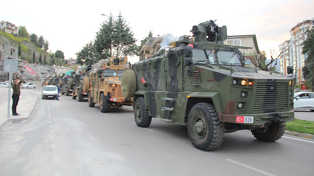 22 zırhlı araçtan oluşan konvoyla güvenlik önlemleri altında Zeytin Dalı Harekat bölgesine doğru hareket etti.