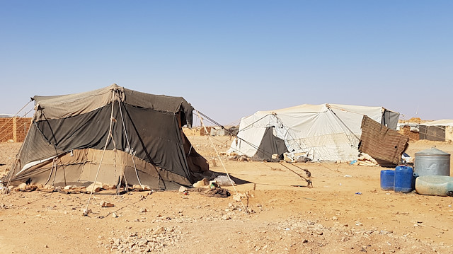 Rukban'daki 60 bin civarındaki sivilin, kamptaki insanlık dışı koşullara rağmen rejim bölgesine gitmek istemediğini belirtiyor