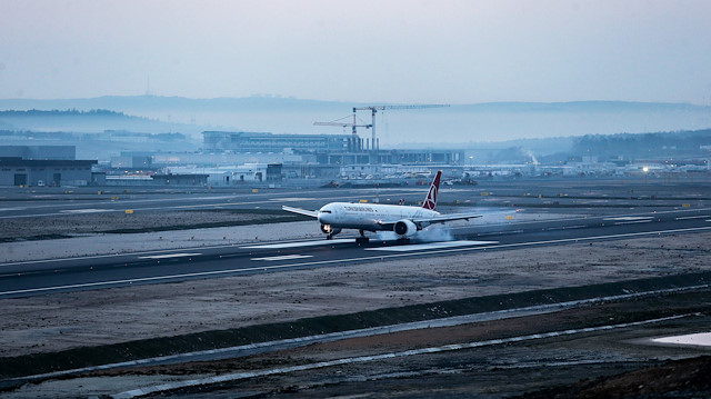 Türk Hava Yolları'nın Atatürk Havalimanı'ndan İstanbul Havalimanı'na boş uçakları gelmeye başladı. 