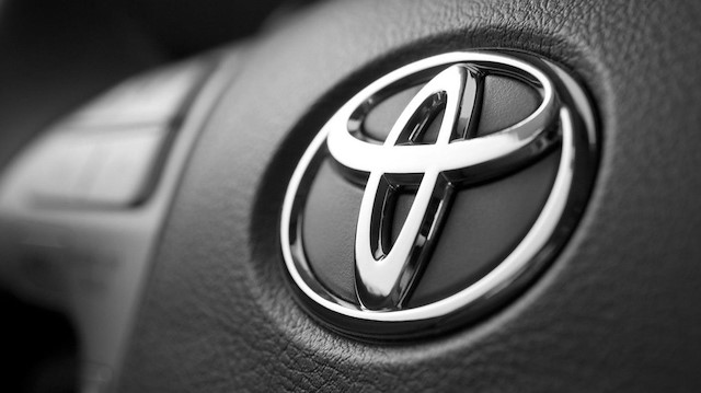20 yıldan fazla süredir 13 milyonu aşan hibrit otomobil satışıyla hibrit teknolojisindeki öncü ve lider kimliğini ortaya koyan Toyota, patentleri ücretsiz kullanıma sunarak hibrit ve elektrikli araçların geniş kitleler tarafından kullanılmasına katkı sağlamayı hedefliyor.

