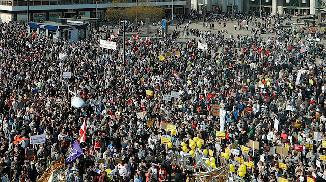 Gösteriye yaklaşık 35 bin kişinin katıldığını belirtti. 