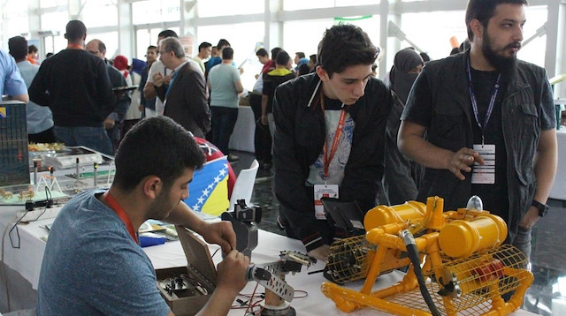 Bu yıl 16 ülkeden 6002 katılımcı geliştirdikleri 3 bin 489 robot ile yarışmaya başvuru yaptı.