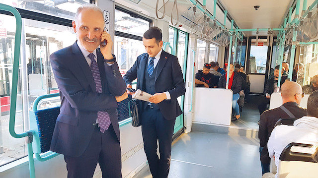 İTO Başkanı Şekib Avdagiç, İstanbul‘daki sektör ziyaretlerinde kimi zaman tramvayı kullanıyor.