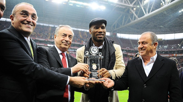 Galatasaray honors Drogba