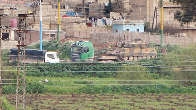 Nusaybin'in karşısından geçen araçlar siren çaldı