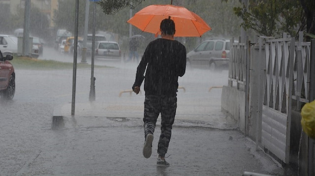 Meteorolojiden bazı illere kuvvetli yağış uyarısı yapıldı. 