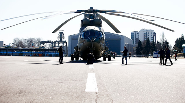 Rus Mi-26T2V helikopterinin tanıtımı, test uçuşlarının ardından Rusya'nın başkenti Moskova'da Rus devlet savunma sanayi şirketi Rosteh'e bağlı Rusya Helikopterleri tesislerinde basın mensuplarına yapıldı.