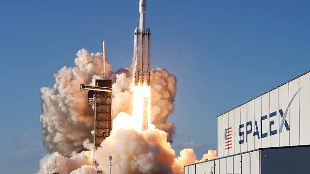 A SpaceX Falcon Heavy rocket, carrying the Arabsat 6A communications satellite, lifts off from the Kennedy Space Center in Cape Canaveral, Florida, U.S., April 11, 2019. 