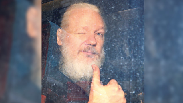  Julian Assange