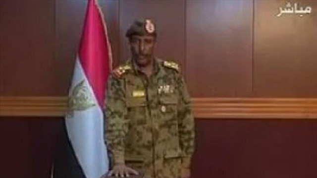 "البرهان" يؤدي اليمين رئيسا لـ"العسكري الانتقالي" في السودان