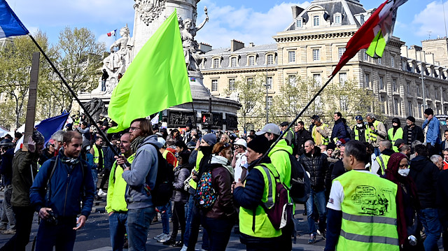 Polisler, Paris'te 15, Toulouse'da 23 kişiyi gözaltına aldı.