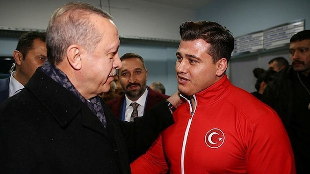 أردوغان يهنئ التركي قايا ألب لفوزه بذهبية أوروبا للمصارعة الرومانية