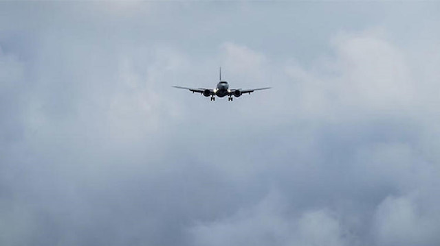 Kuş sürüsüne çarpan kargo uçağı Atatürk Havalimanına geri döndü