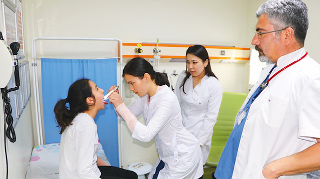 Kırgız hekimlerin eğitimleri devam ediyor.